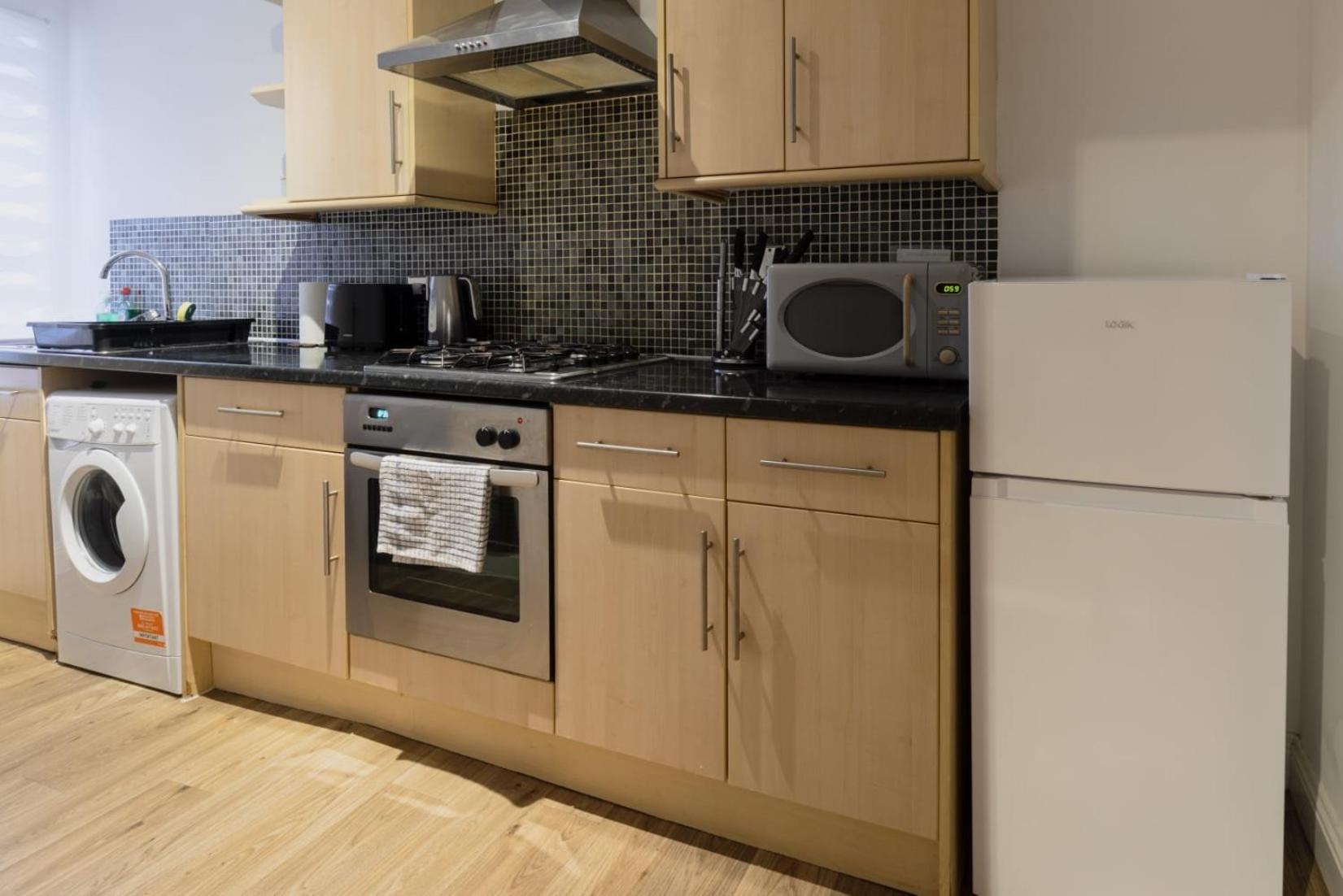 Ocean Waves Apartment Near Bournemouth Beach Екстер'єр фото