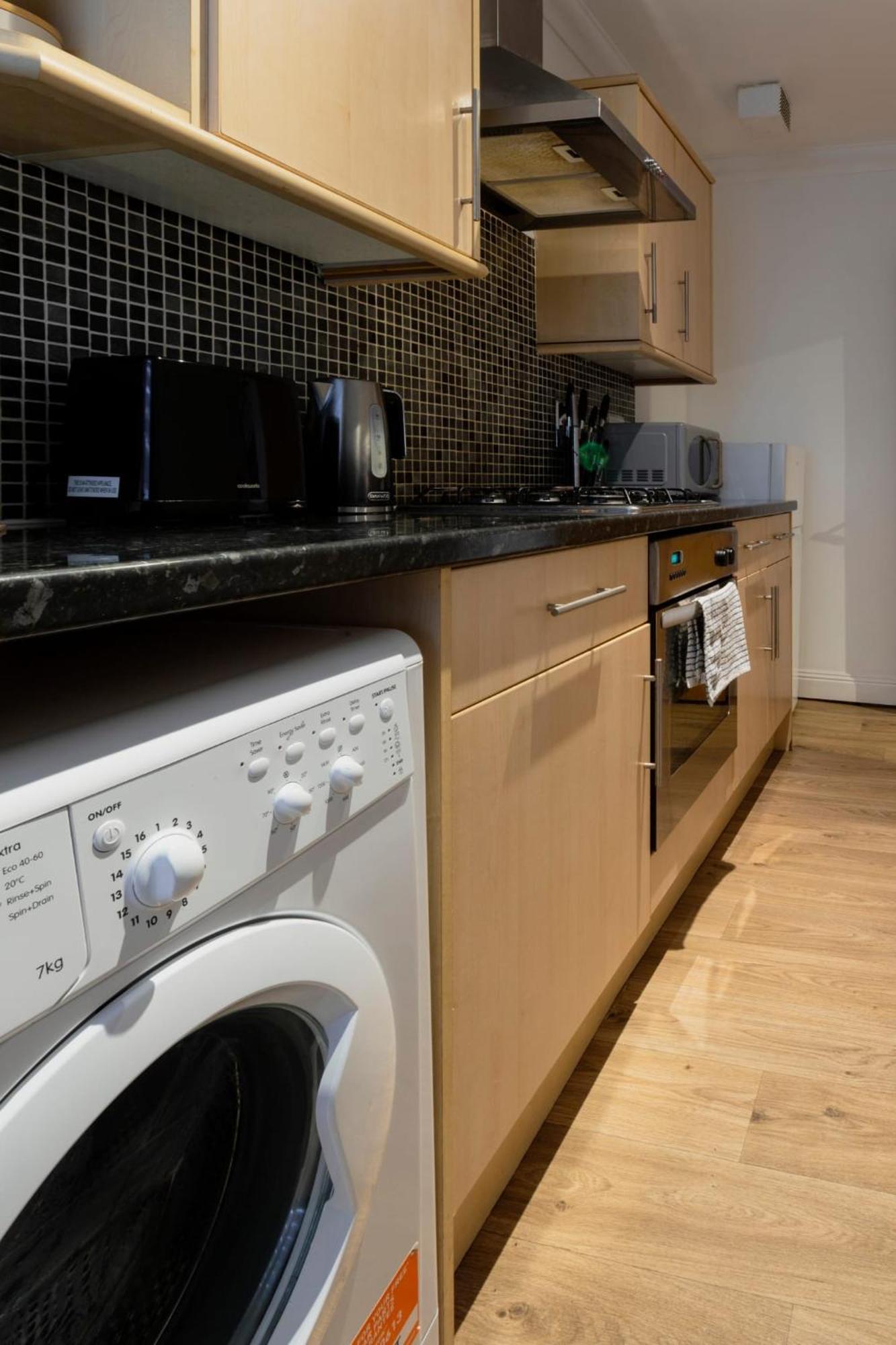 Ocean Waves Apartment Near Bournemouth Beach Екстер'єр фото